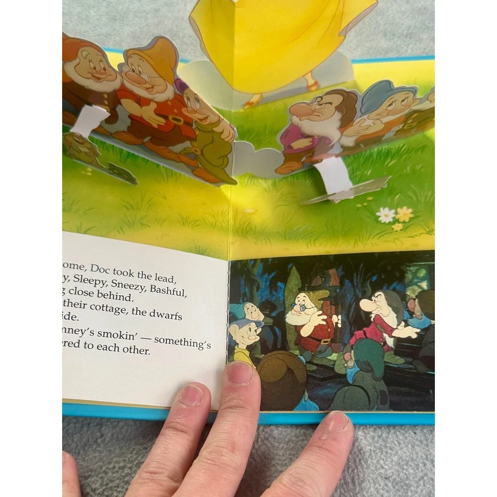 Walt Disney Snow White Meets the Seven Dwarfs Pop-Up Storybook Mouse Works 1990s
